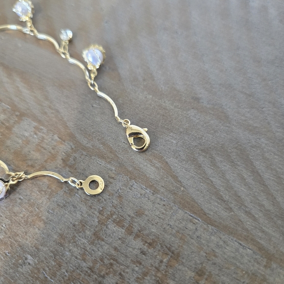 Elegant New Gold Tone Bracelet with Faux Pearl And Rhinestone Accents - Picture 6 of 6